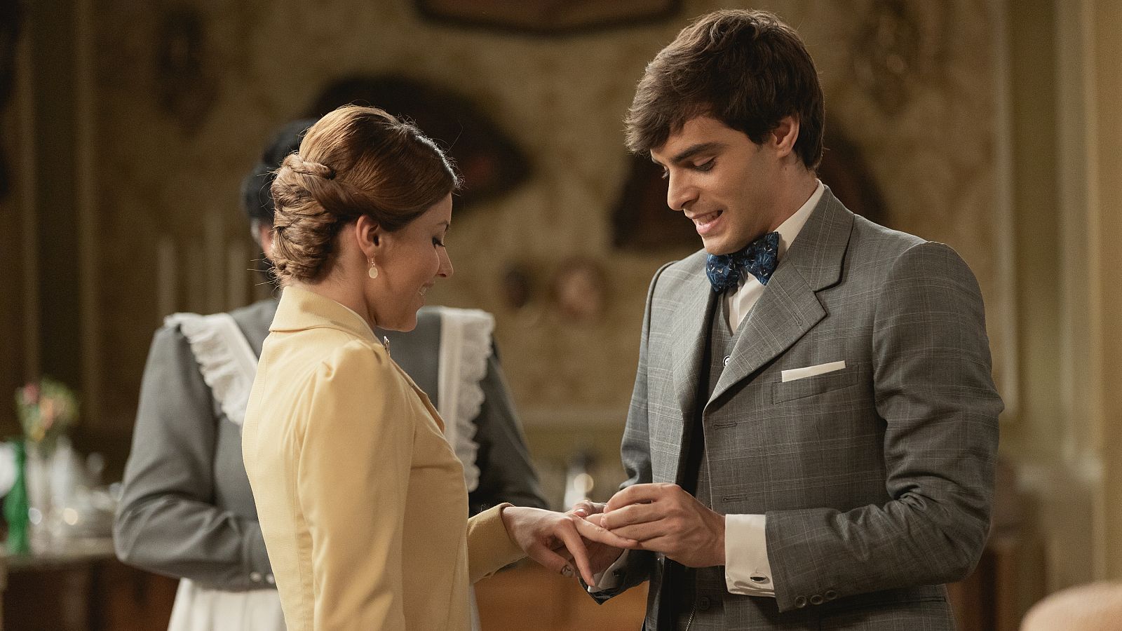 Cinta y Emilio formalizan su noviazgo | Ver