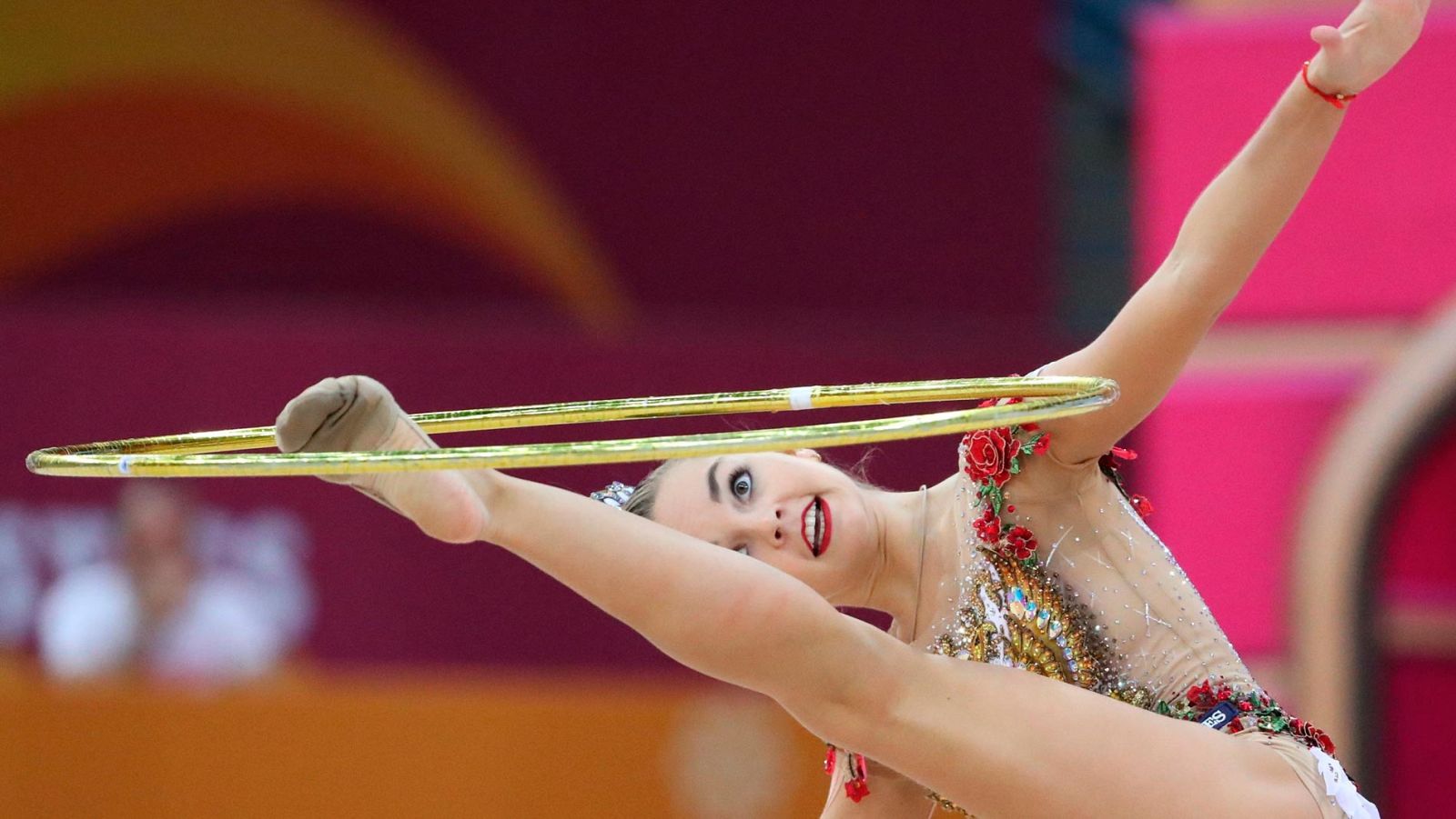 Gimnasia rítmica - Dina Averina se estrena con oro y bronce - RTVE.es - Gimnasia rítmica | Ver
