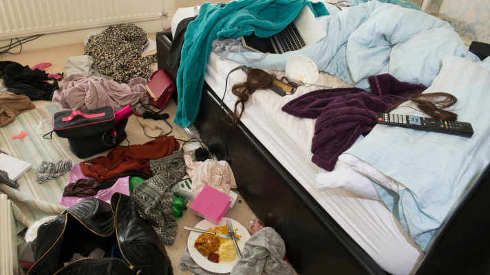 La mañana - Limpian la casa destrozada en Murcia