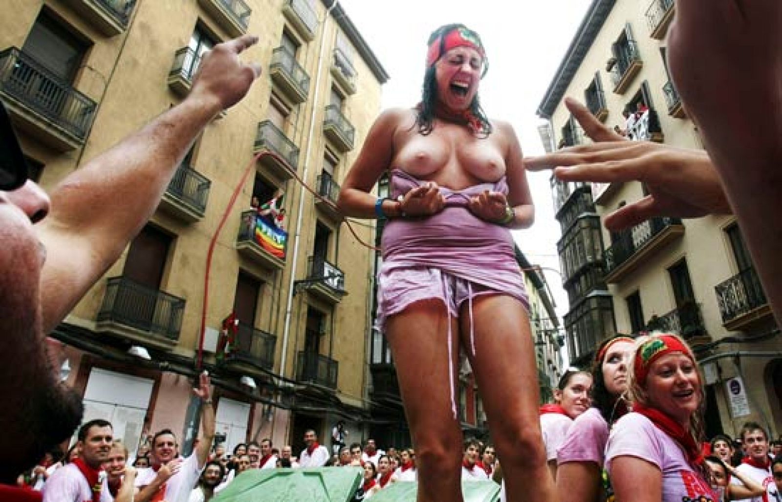 Tras el chupinazo se desata la locura en Pamplona | Ver
