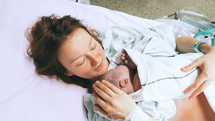 Telediario 1 - Los bebés nacidos por cesárea tienen mas riesgo de infección