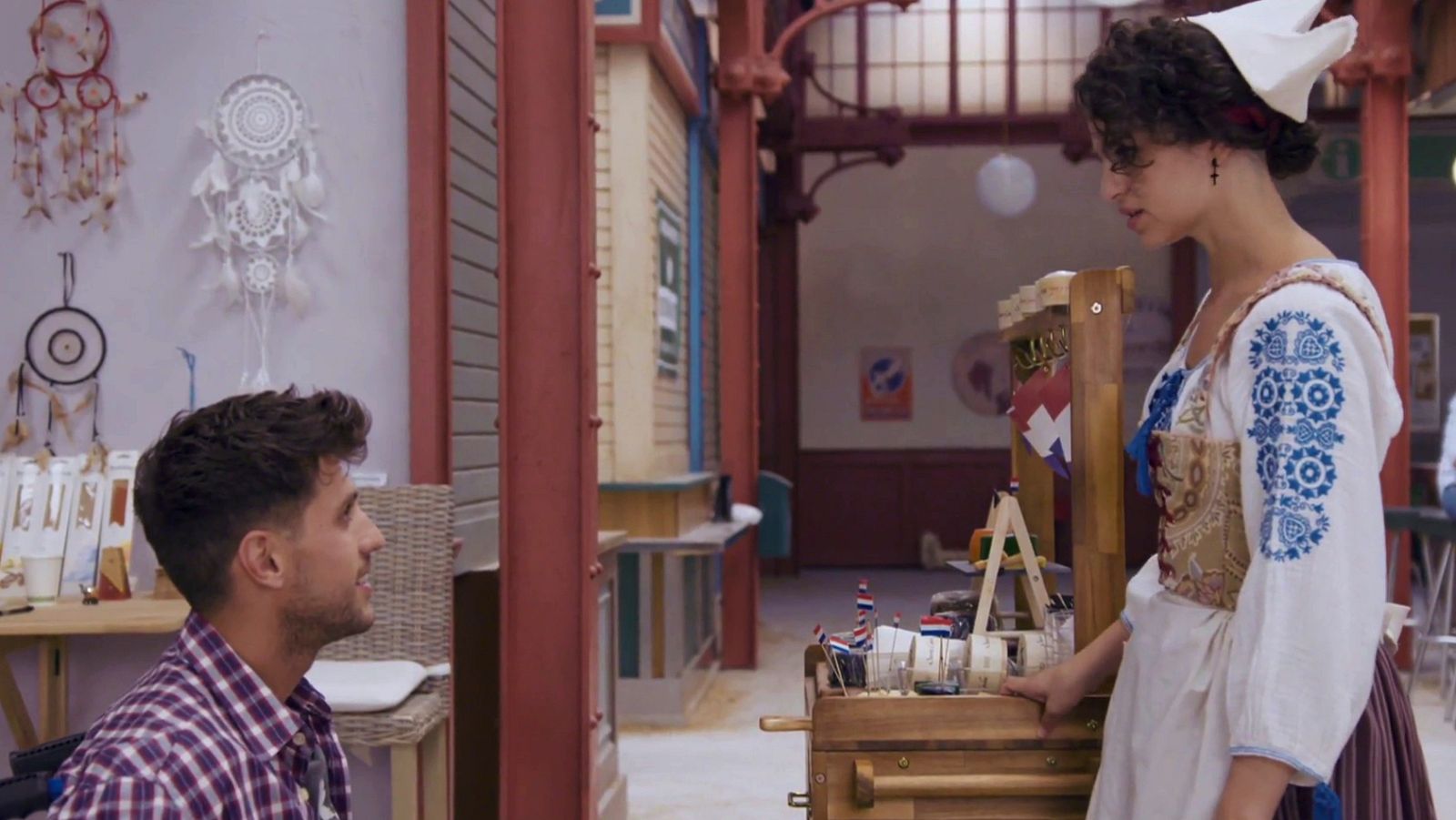 Samuel intenta ligar con Carla