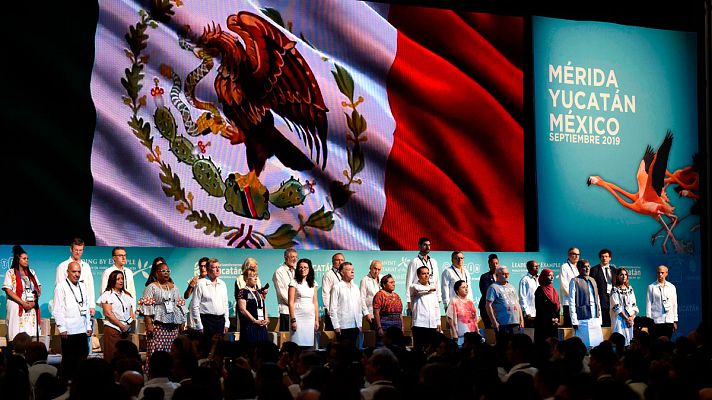 Telediario 1 - Más de 30 ganadores del Premio Nobel de la Paz se reúnen durante una cumbre en México