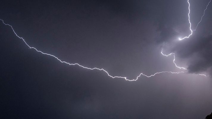 El tiempo - Chubascos ocasionalmente tormentosos en el extremo norte