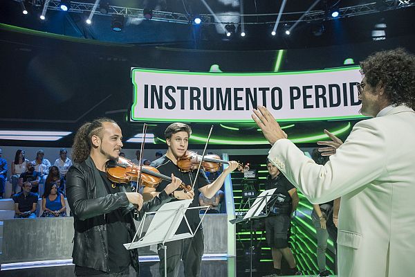 Vaya crack - Pablo Ibáñez dirige una orquesta con ayuda de un robot