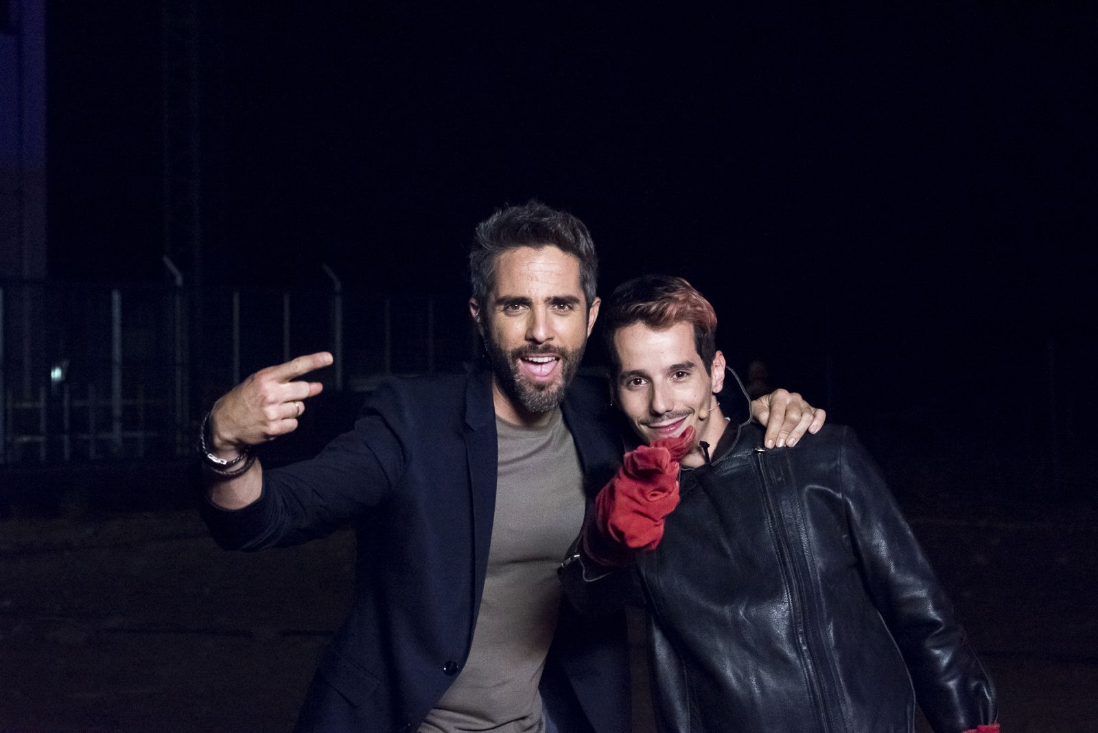 Pablo reta a Skone a rapear en una jaula con artificieros