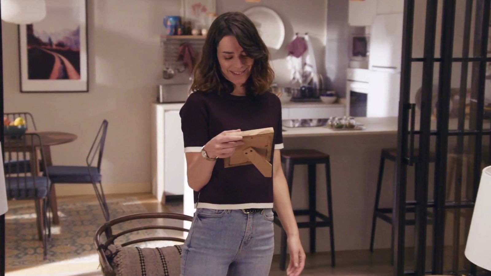 Celia decide retirar las fotos de Manuel y David sufre una crisis