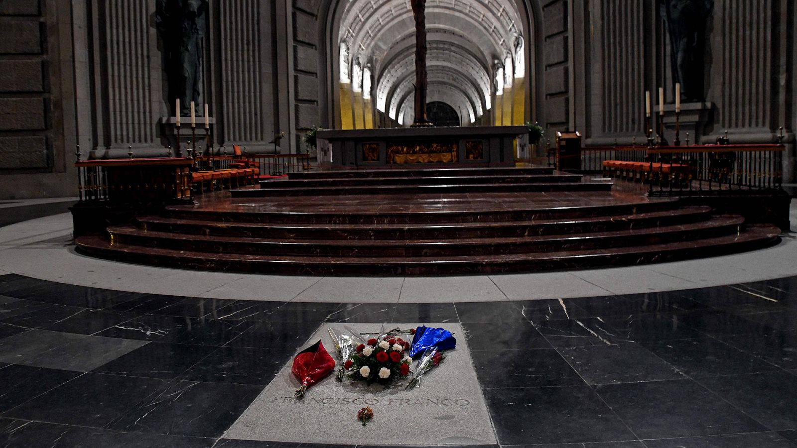 La sentencia de exhumación de Franco se cuela en la precampaña