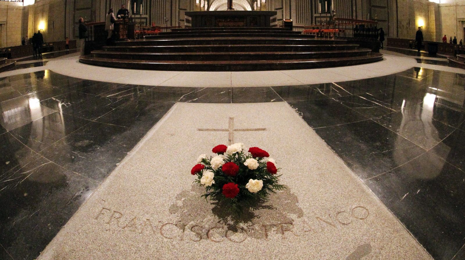 El largo camino hacia la exhumación de Franco del Valle de los Caídos