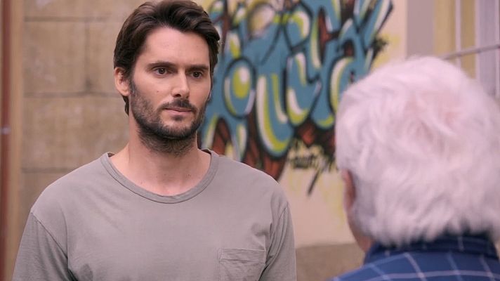 Servir y proteger - Miguel Herrera discute con Ginés en la plaza de La Parra