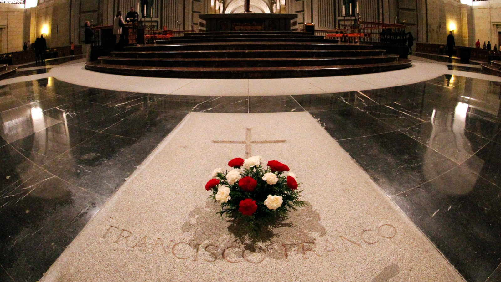 La mañana  - ¿Dónde están enterrados los otros dictadores?