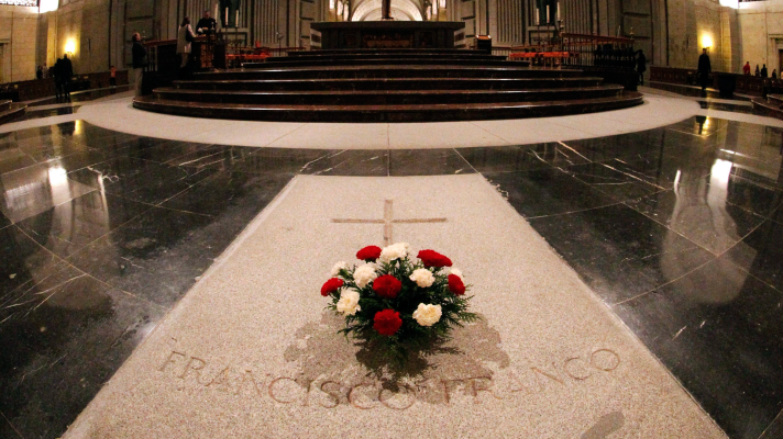 La mañana - ¿Dónde están enterrados los otros dictadores?