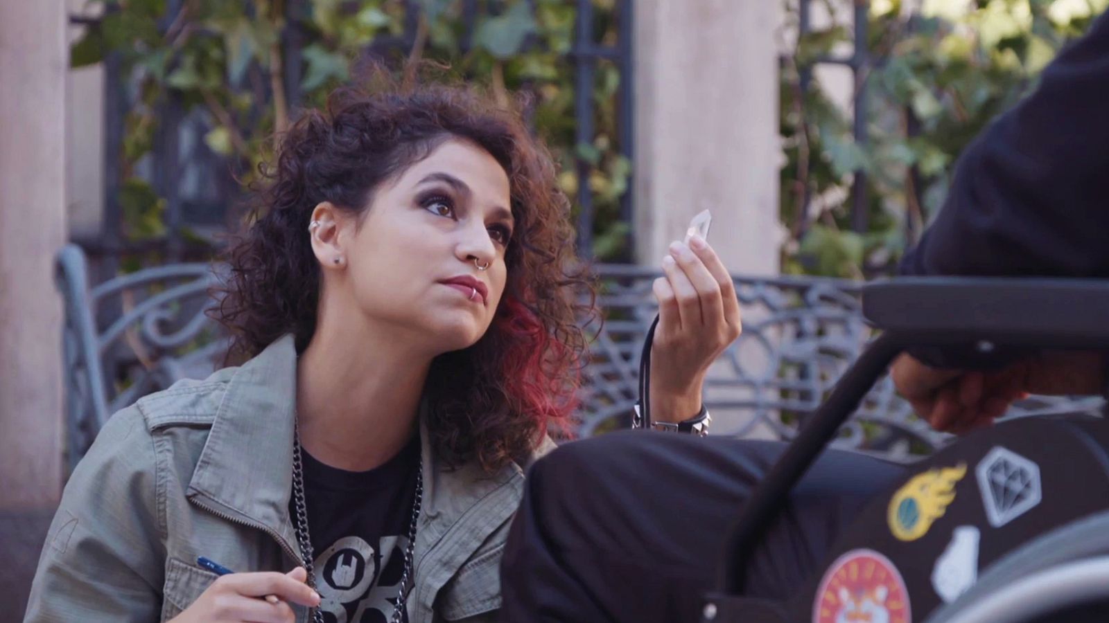 Samuel intenta de nuevo acercarse a Carla