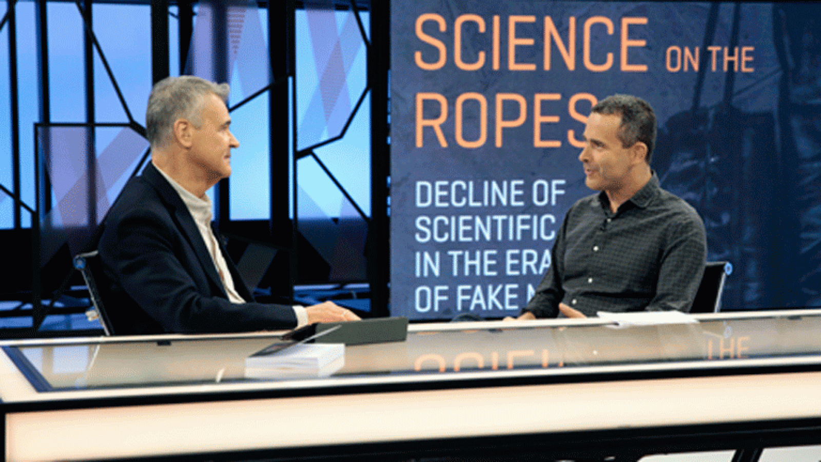La aventura del saber La ciencia contra las cuerdas, con Carlos Elías Sciencie on the Ropes. Decline of Scientific Culture in The Era of Fake News'.
