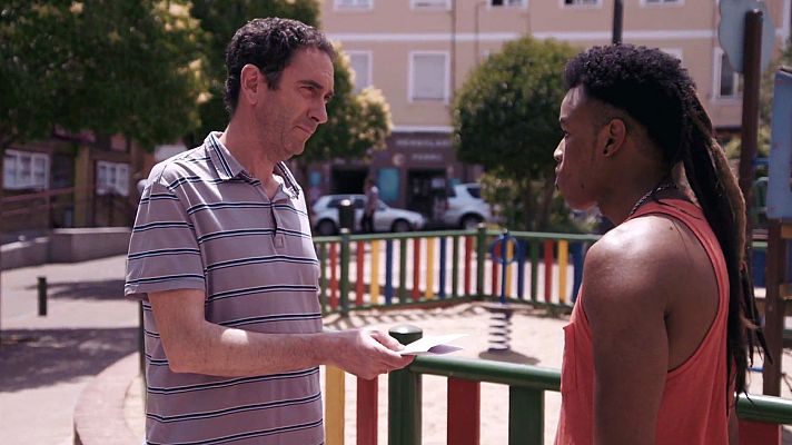 Mercado Central - Nicolás le entrega un sobre a Jonathan