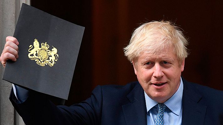 Telediario 1 - Boris Johnson reta a la oposición a destituirle o a dejarle completar el 'Brexit' en la reapertura del Parlamento