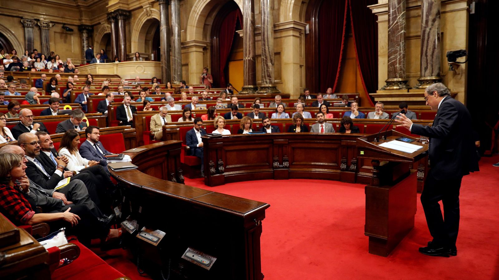 Torra defiende que el movimiento independentista es pacifista y la oposición le reprocha que abone la confrontación