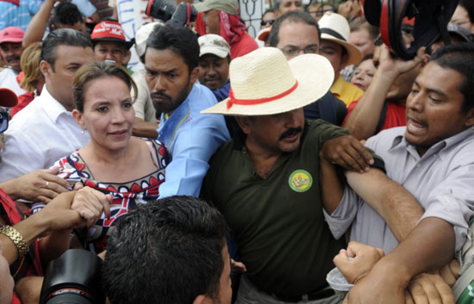 Habla la esposa de Manuel Zelaya, el presidente depuesto de Honduras | Ver