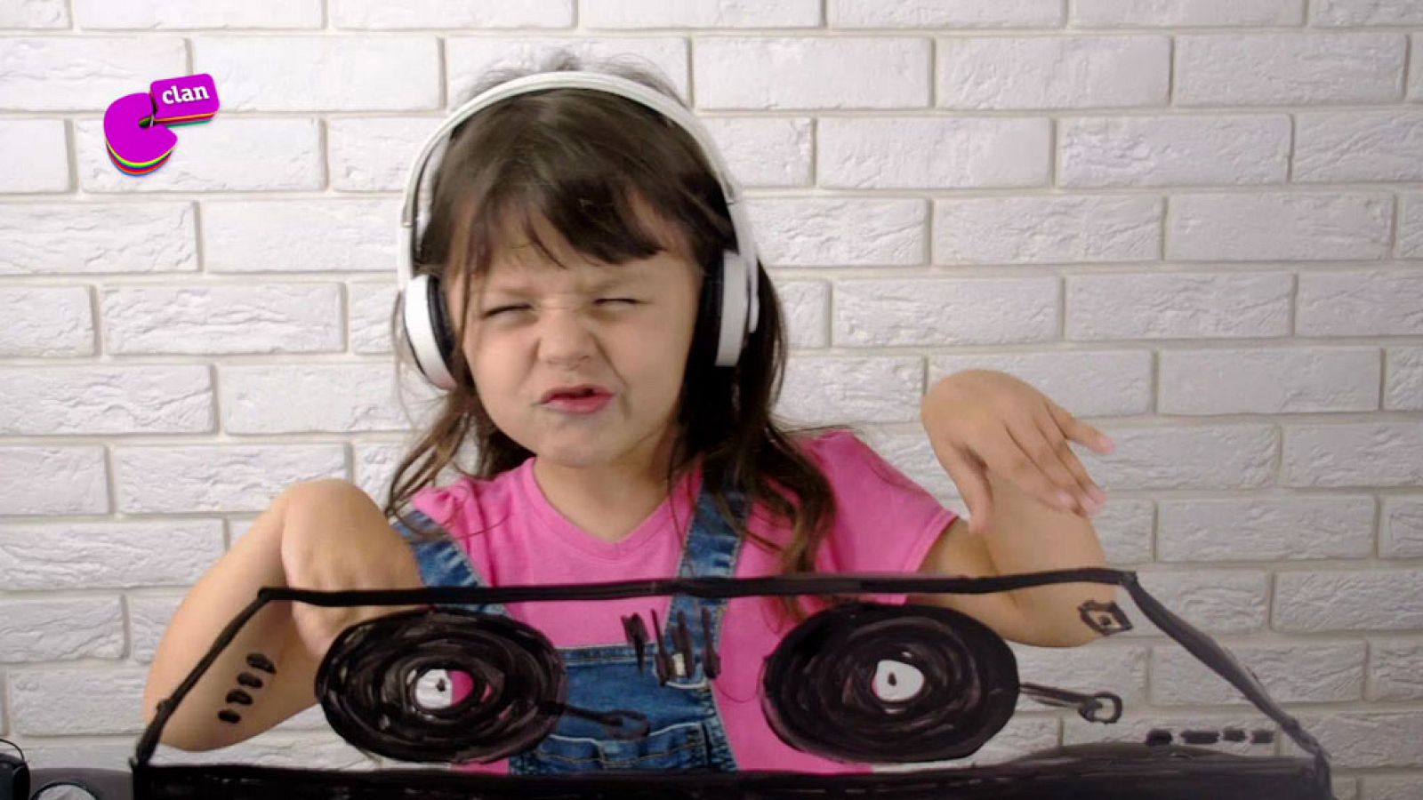 Igual de...DIVERTIDAS y MOLONAS - Club Clan | Ver