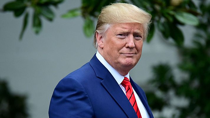 Telediario 1 - El agente que denunció a Trump, la persona más buscada