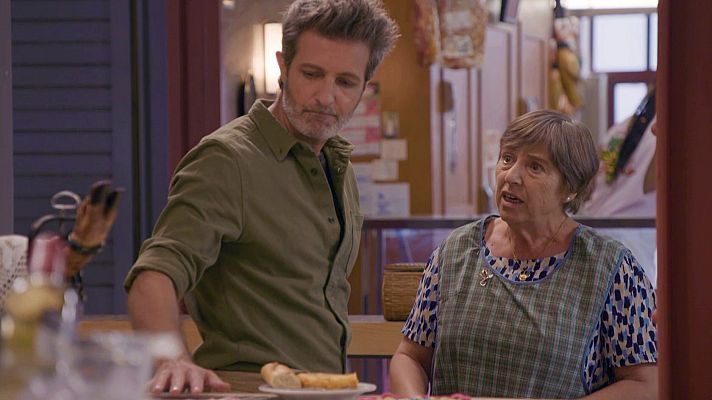 Mercado Central - Serafina decora el Delicatessen con puntillas de ganchillo