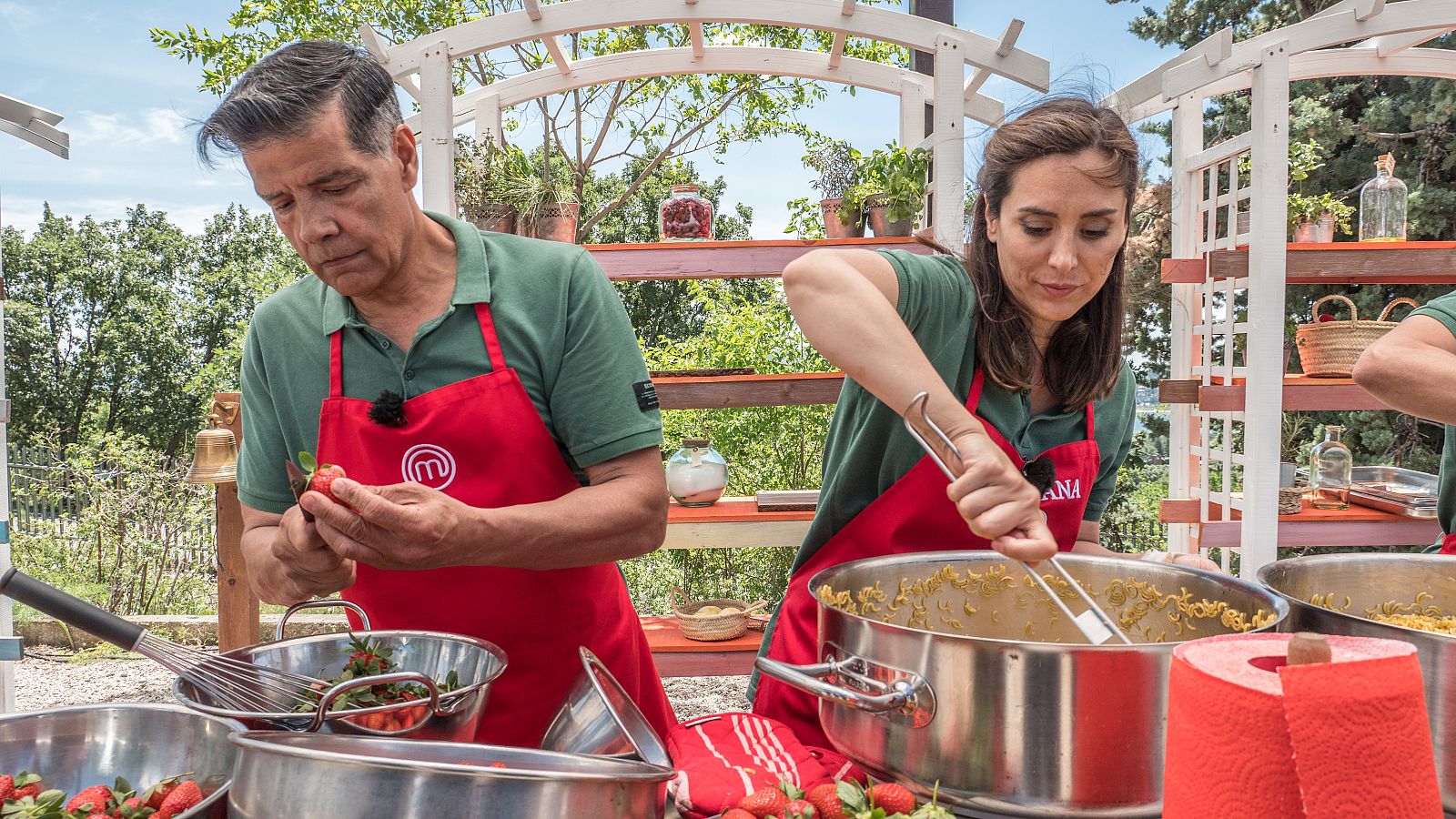 A Tamara Falcó le gustan los uniformes | Ver