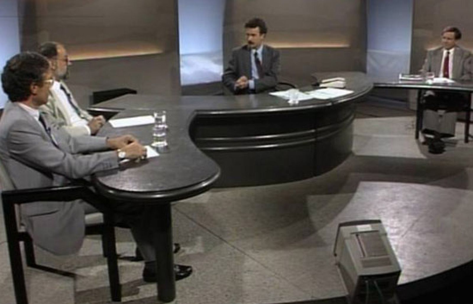 Coloquio sobre la carrera espacial moderado por Manuel Campo Vidal (1989) - Programas y Concursos en el Archivo de RTVE | Ver