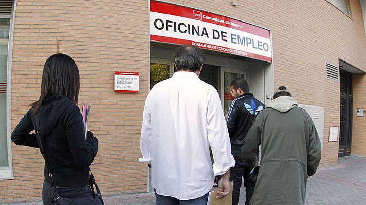 Telediario 1 - La creación de empleo se estanca: la Seguridad Social suma solo 3.244 afiliados