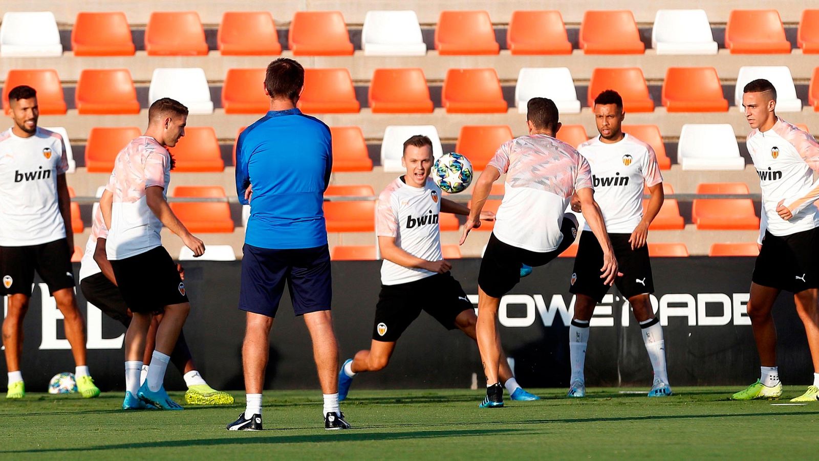 Champions - El Valencia recibe al Ajax en busca de su segunda victoria | Ver