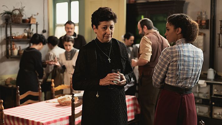 Acacias 38 - úrsula intenta acercarse a Marcia