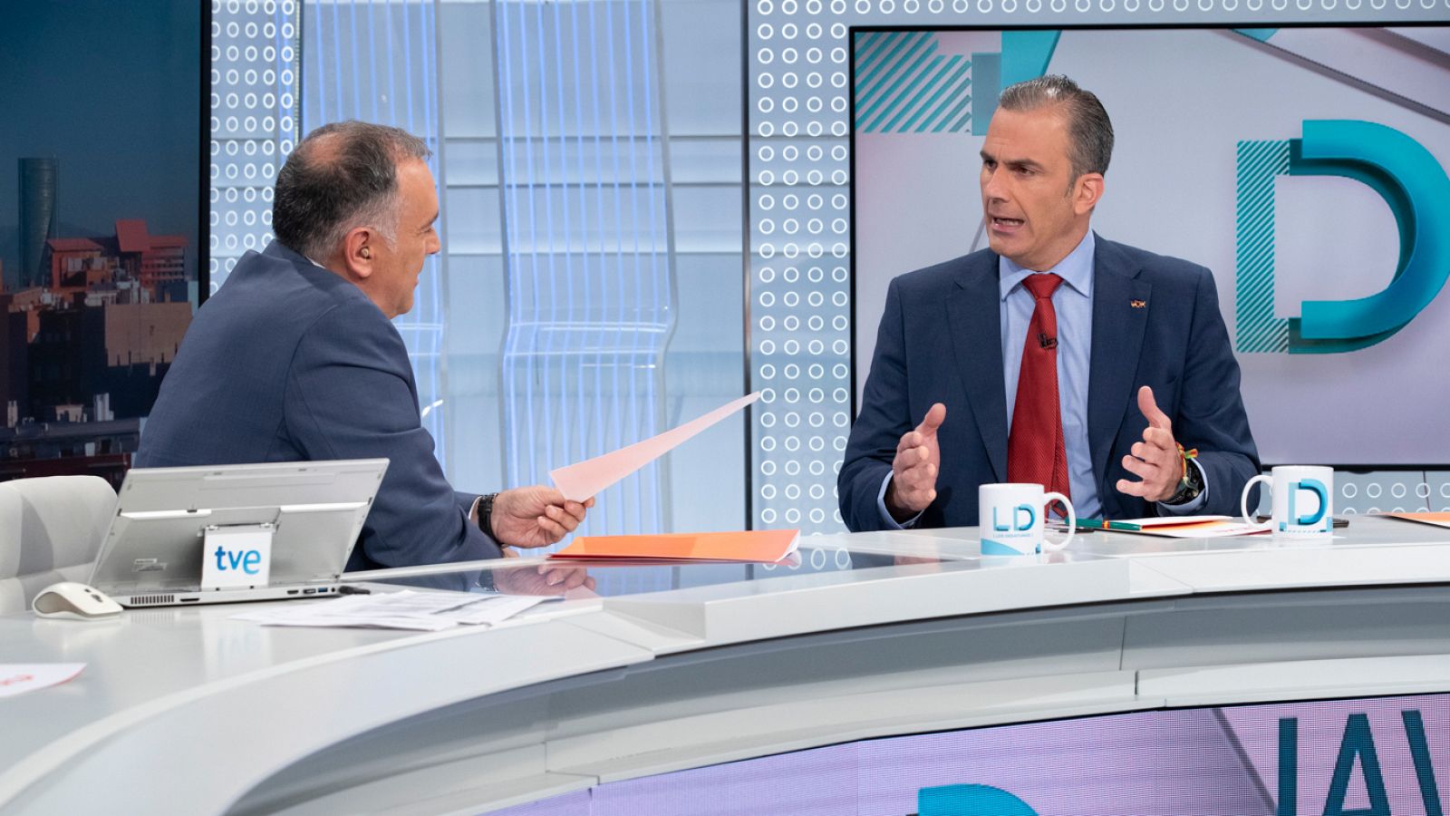 Ortega Smith (VOX) afirma que las Trece Rosas "torturaban, violaban y asesinaban vilmente" en las checas de Madrid