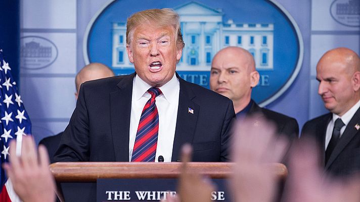 Telediario 1 - Trump rompe con las reglas de la comunicación en la Casa Blanca