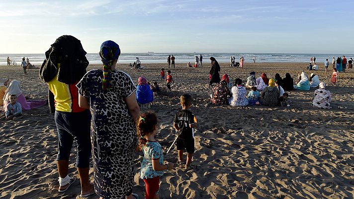 Telediario 1 - Naufragio en Casablanca: las familias esperan que el mar devuelva los cadáveres de los ahogados
