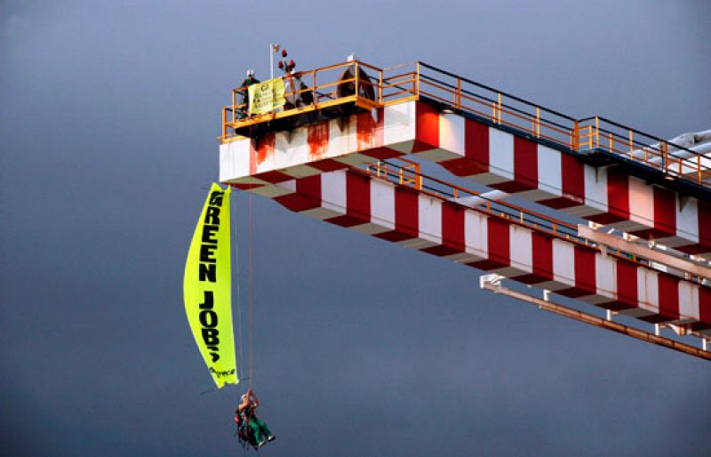 Greenpeace ocupa cuatro centrales eléctricas en Italia para llamar la atención sobre el cambio climático