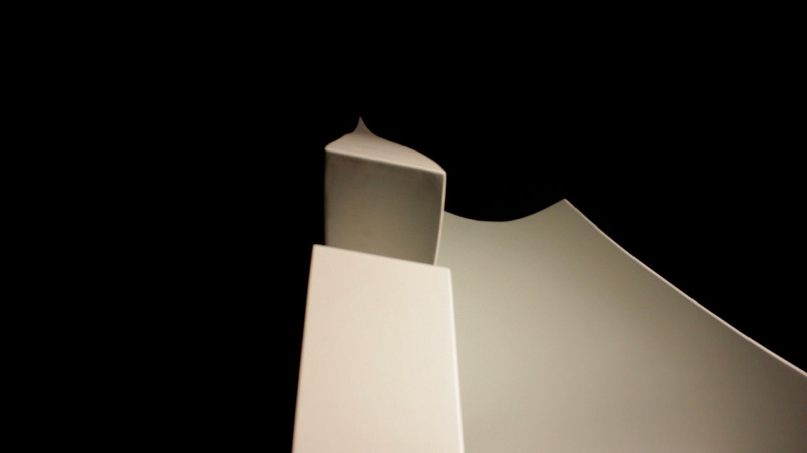 Fragmentos del documental 'Isla, vuelo y horizonte' sobre la escultora Mª Belén Morales