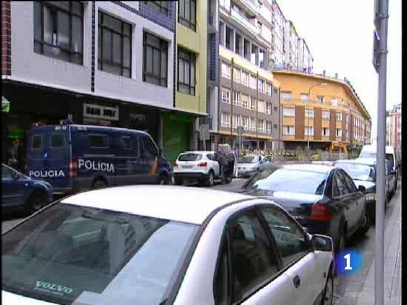 En Vizcaya la Policía Nacional registra un laboratorio que elaboraba productos de belleza y vitamínicos | Ver