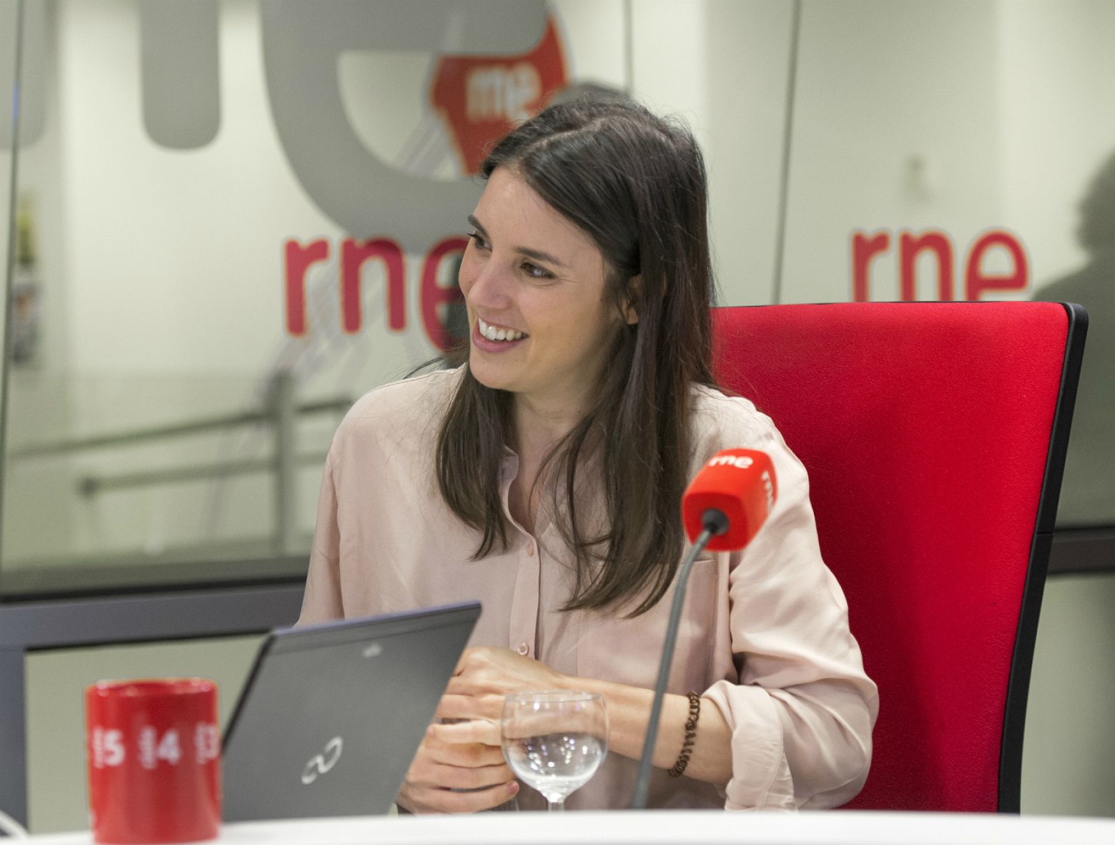 Las Mañanas de RNE con Íñigo Alfonso - Montero: "La solución pasa por el diálogo, se llame referéndum o como lo queramos llamar" - Ver ahora