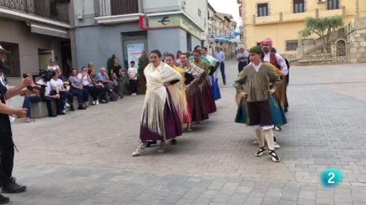  - Cantaban y tocaban instrumentos mientras el enfermo sufría convulsiones y parecía que danzaba.
