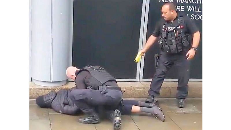 Tres heridos en un ataque terrorista con cuchillo en un centro comercial de Manchester