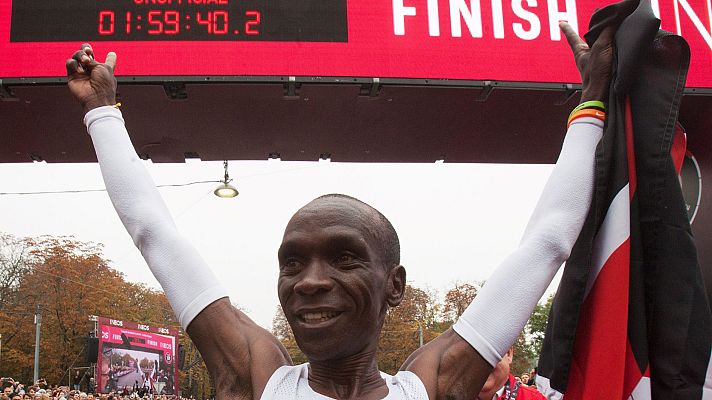 Todos los cambios de liebres y la llegada a meta de Eliud Kipchoge