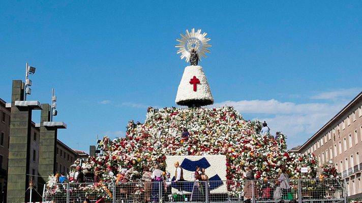 Telediario 1 - La tradicional Ofrenda de Flores a la Virgen del Pilar en Zaragoza atrae a más de 91.000 personas