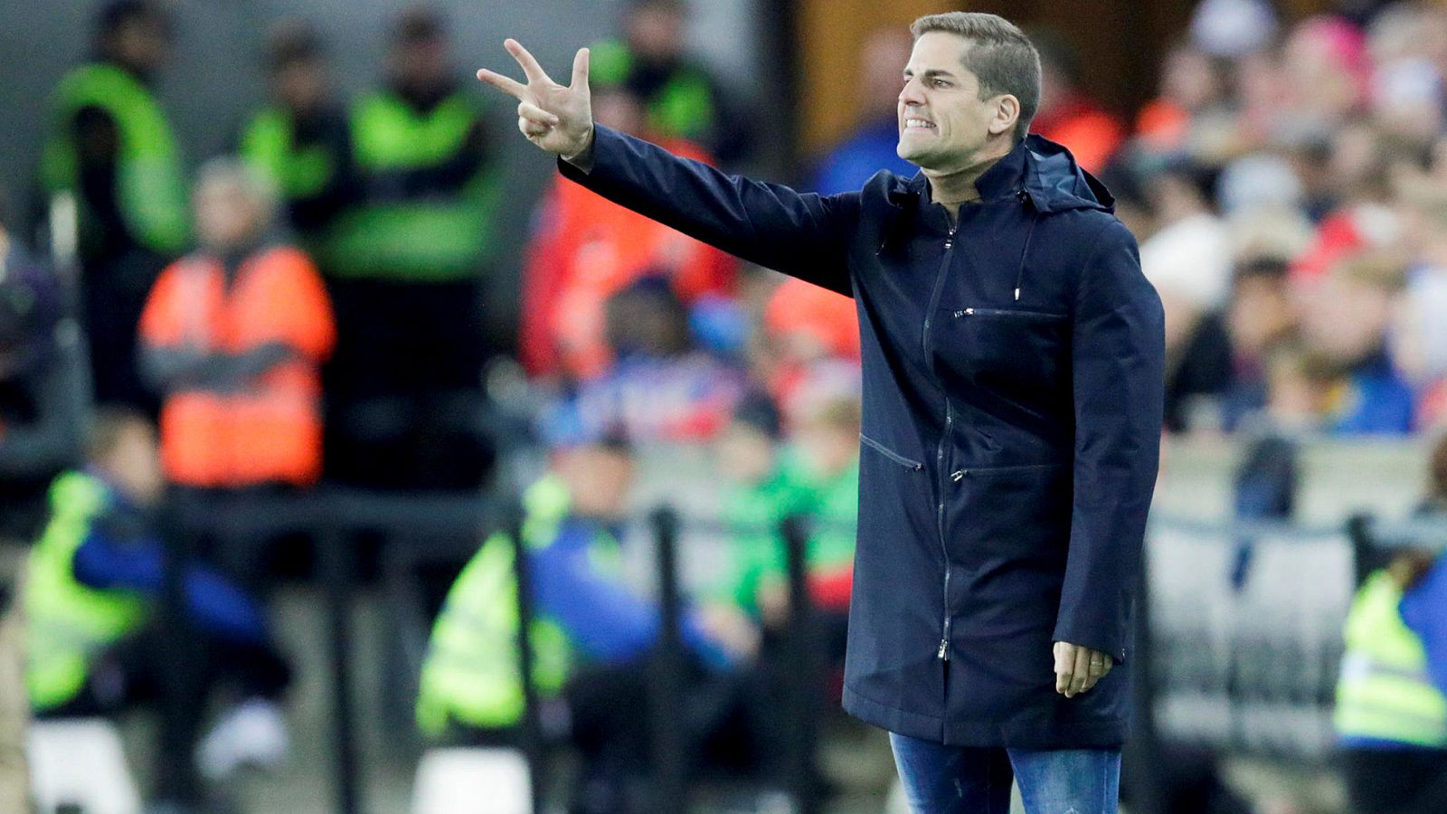 Robert Moreno: "Hemos arriesgado demasiado cuando teníamos que matar el partido"