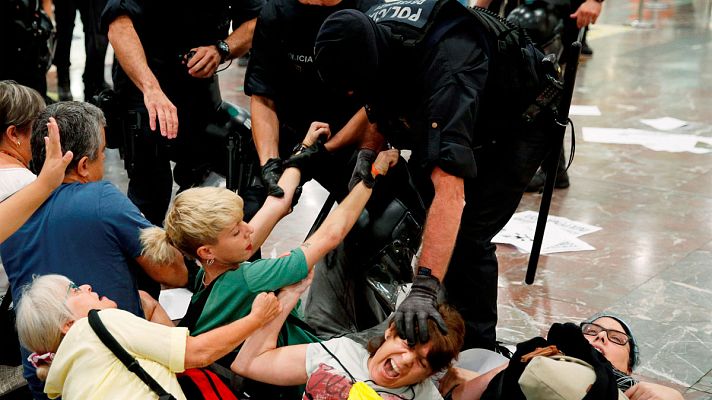Informativo 24h - Incidentes en la estación de Sants por una protesta independentista contra la sentencia del 'procés'