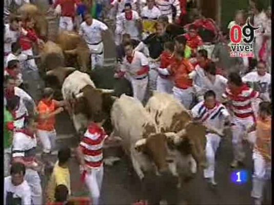 San Fermín - Momento de peligro en Estafeta