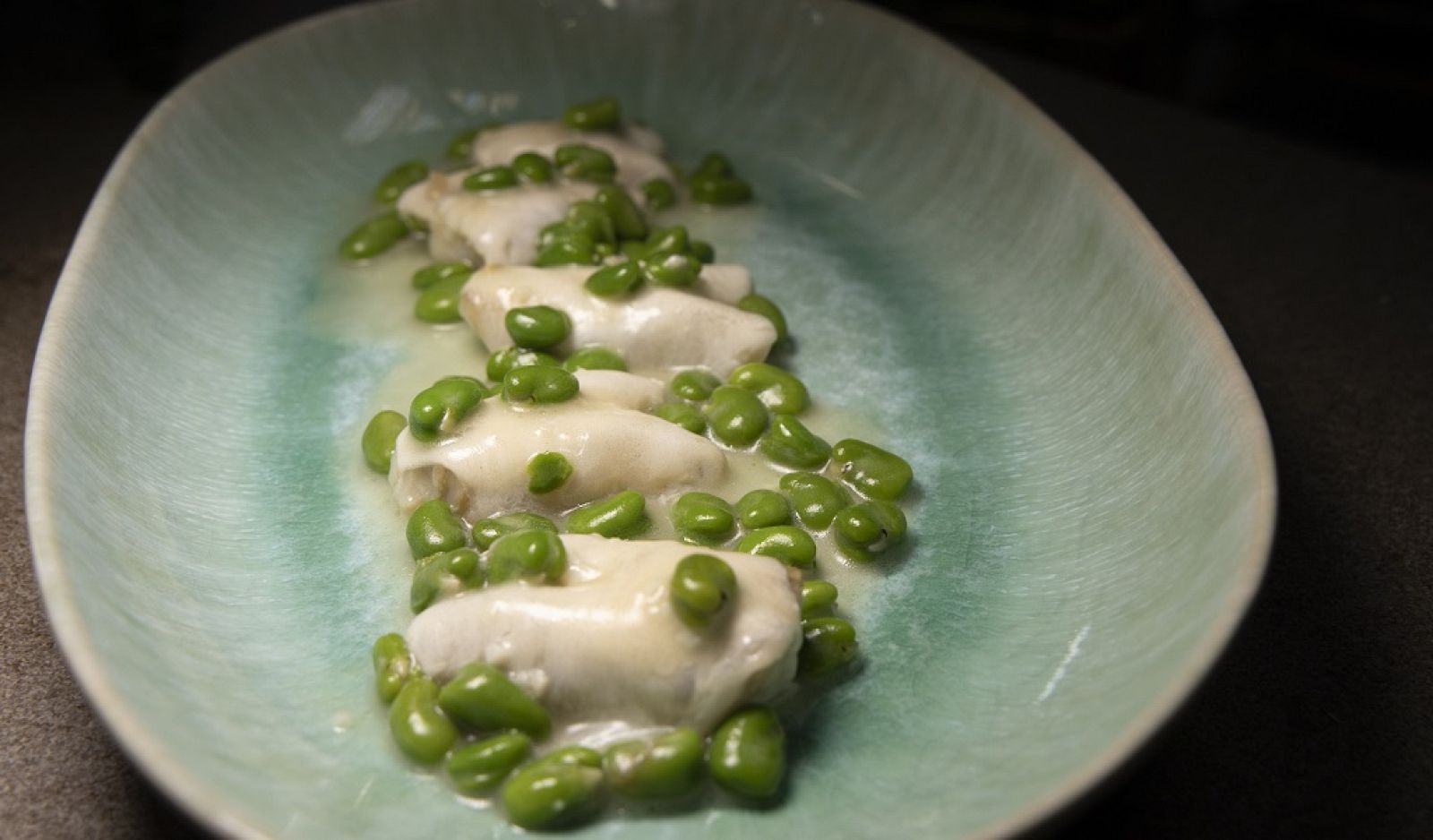 "Kokotxas de bacalao con habas" de Dani García | Ver