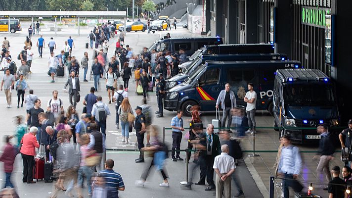 Los desayunos - Tranquilidad en la estación de Sants, pero los manifestantes cortan la circulación en las Rodalíes