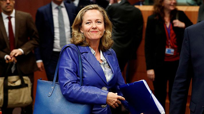 Telediario 1 - España revisa a la baja su previsión de crecimiento, con una décima menos este año y el que viene