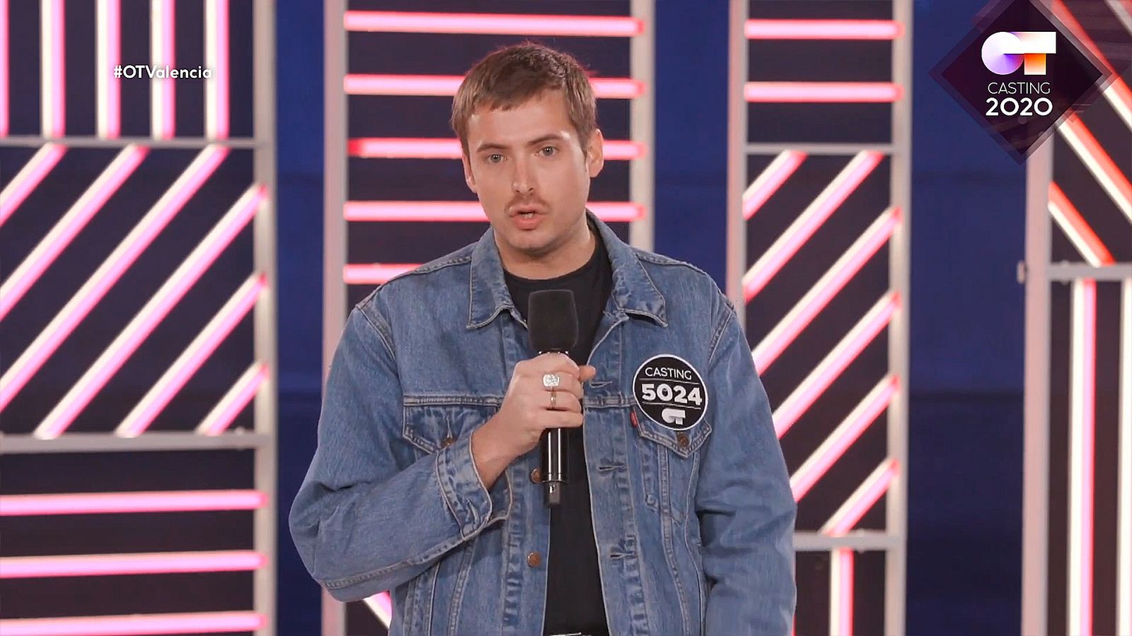 Enol satisface a Noemí cuando le pide que le cante la canción "Cariño trianero" concreta en la Fase 2 del casting OT 2020 en Valencia