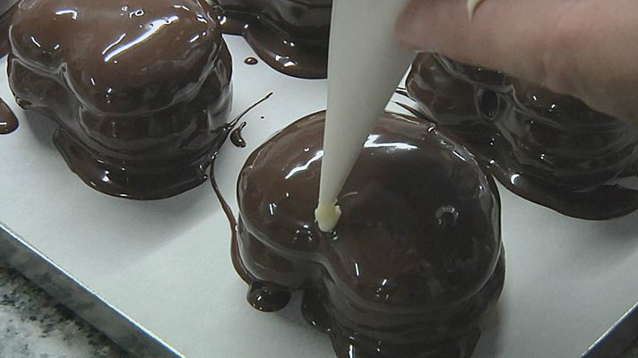 Aquí la Tierra - Probamos riñones de chocolate en Cartagena