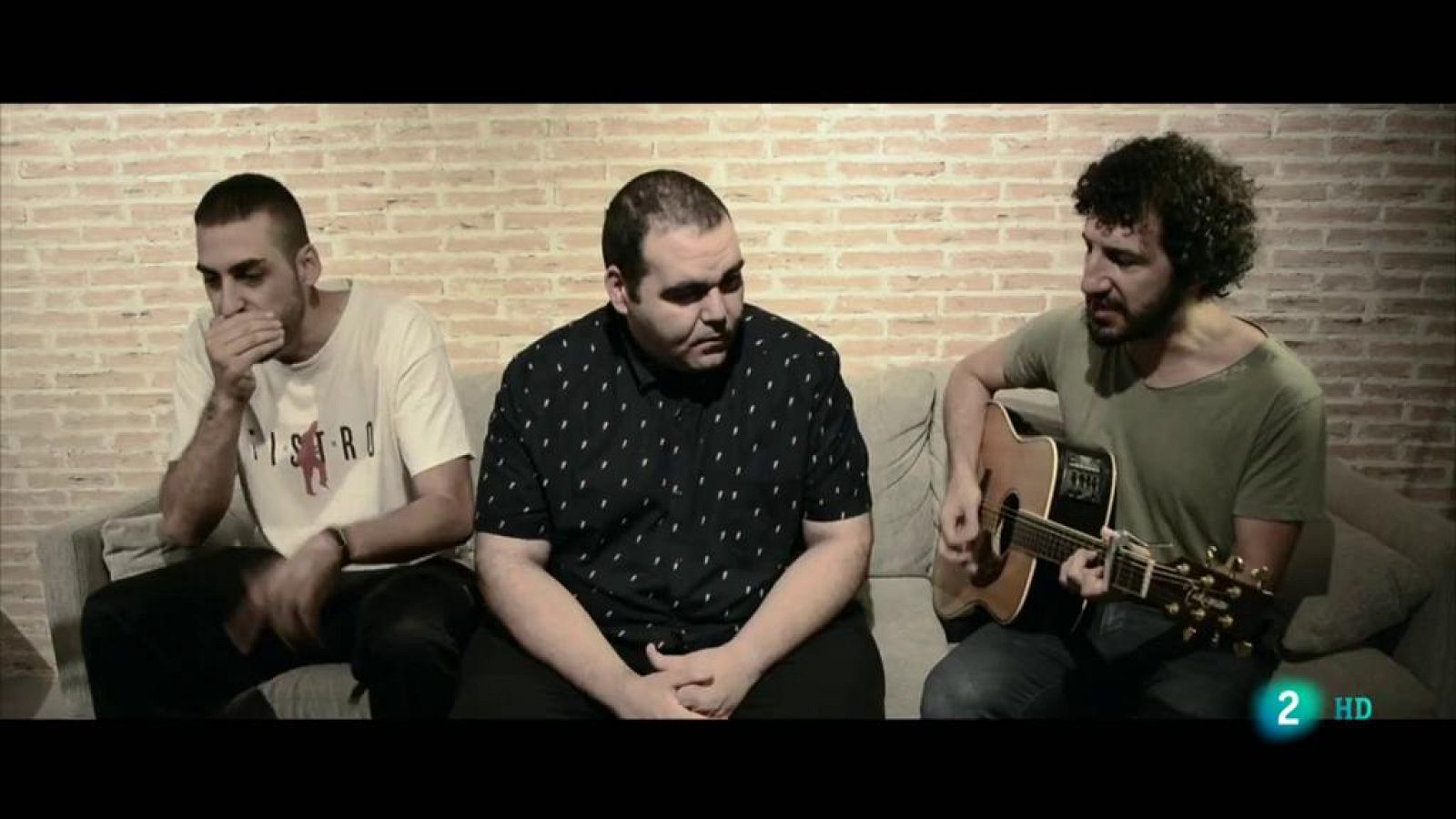 Marwan improvisa un freestyle junto a Eude en Ritmo Urbano